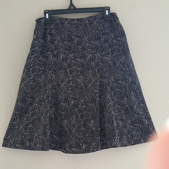 Jones Wear Black and‎ White Swirl A-Line Skirt Sz 10 - Picture 5 of 9